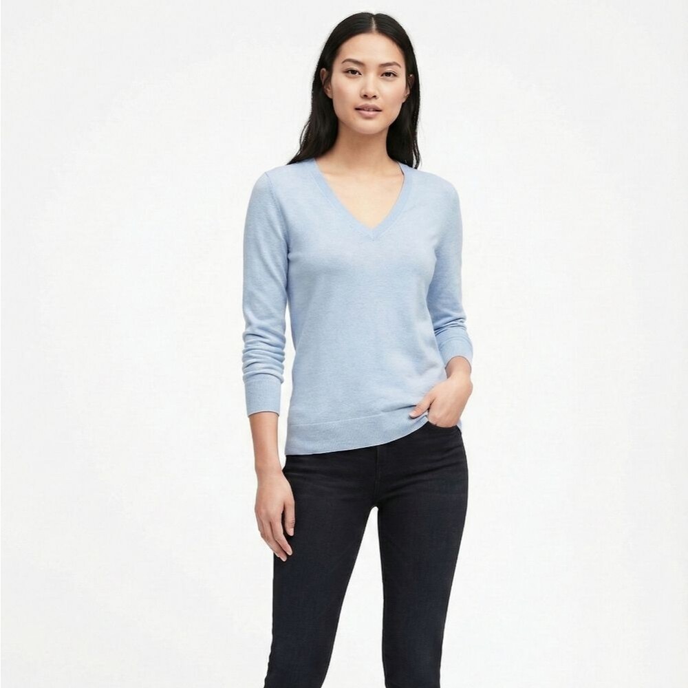 Banana Republic Sky Blue V-Neck Sweater Merino Wool S Minimalist Academia Soft